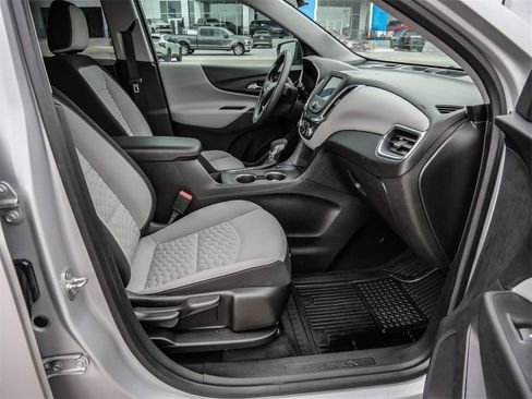 Used 2020 Chevrolet Equinox LS w/ LS Convenience Package image 13