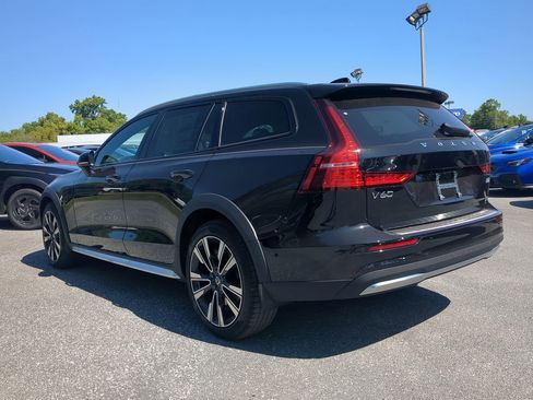 New 2025 Volvo V60 B5 Cross Country Ultra w/ Protection Package Premier image 6