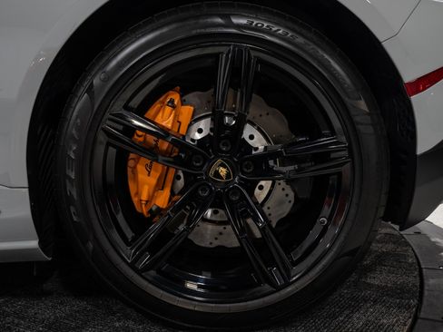 Used 2021 Lamborghini Huracan EVO RWD image 38