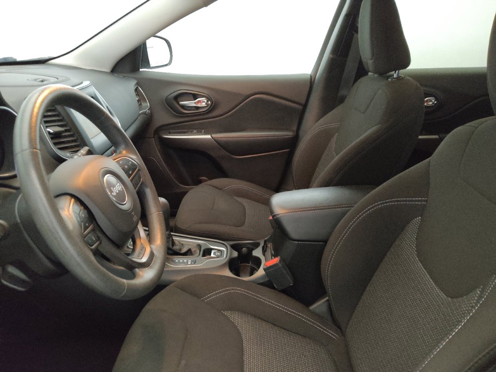 Used 2021 Jeep Cherokee Latitude FWD image 17