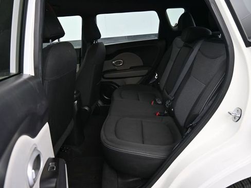 Used 2017 Kia Soul + image 27