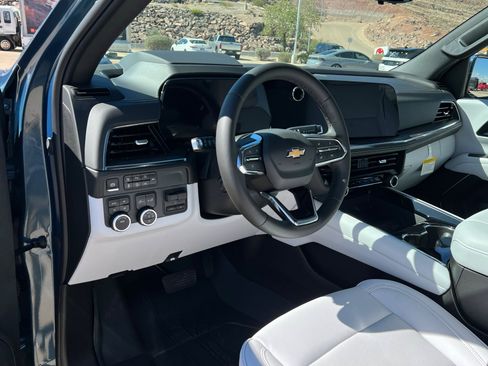 New 2026 Chevrolet Suburban Premier image 16