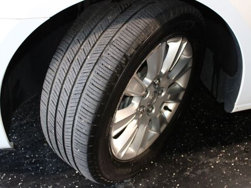 Used 2013 Buick LaCrosse Leather image 30