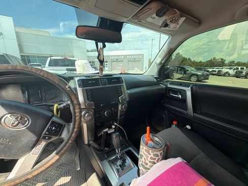 Used 2020 Toyota 4Runner SR5 AWD/4WD image 29