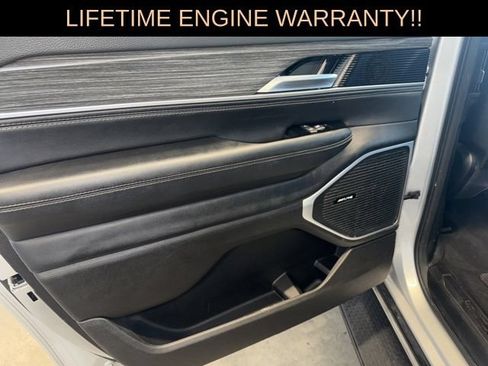 Certified 2024 Jeep Wagoneer L Series II w/ Flexible Seating Group AWD/4WD image 28