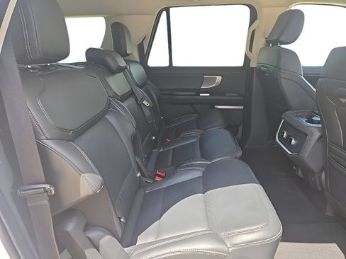 Used 2025 Ford Expedition Max Platinum AWD/4WD image 24