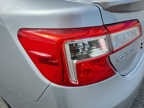 Used 2014 Toyota Camry SE image 31