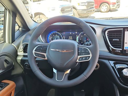 New 2026 Chrysler Pacifica Pinnacle image 22