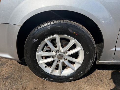 Used 2018 Dodge Grand Caravan SXT FWD image 30