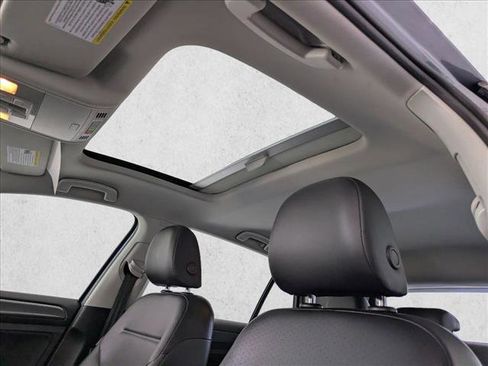 Used 2020 Volkswagen Golf 4-Door image 15