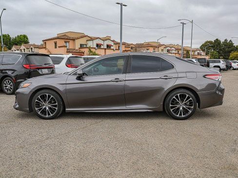 Used 2018 Toyota Camry SE FWD image 7