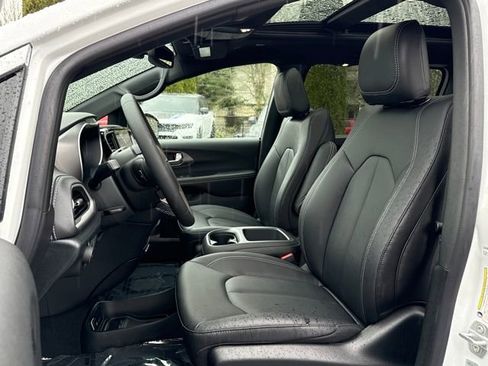 New 2026 Chrysler Pacifica Select image 20