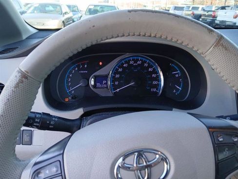 Used 2014 Toyota Sienna XLE image 16