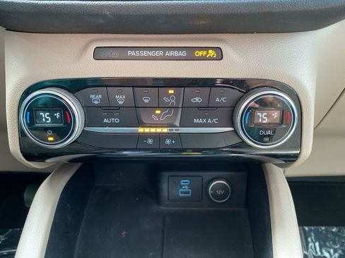 Used 2021 Ford Escape SE w/ Convenience Package FWD image 11
