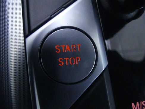 Used 2021 BMW 330e xDrive w/ Convenience Package image 19