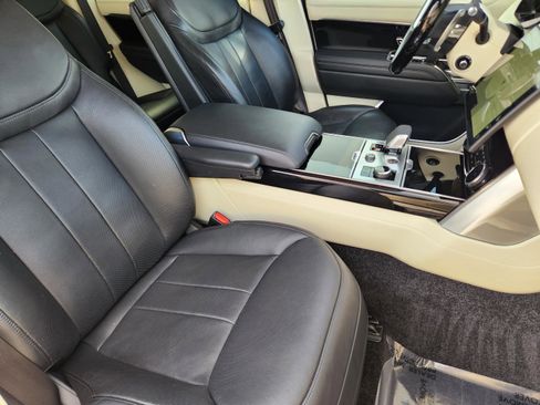 Used 2023 Land Rover Range Rover SE image 9