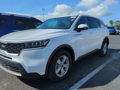 Used 2023 Kia Sorento LX image 5