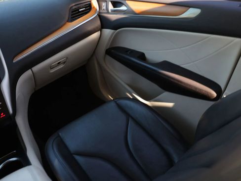 Used 2016 Lincoln MKC Reserve image 23
