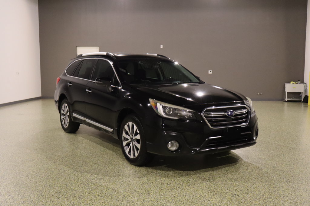 Used 2018 Subaru Outback 3.6R Touring w/ Popular Package #3 AWD/4WD image 1