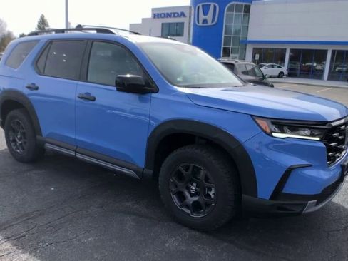 New 2025 Honda Pilot TrailSport image 2