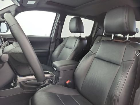 Used 2021 Toyota Tacoma Limited RWD image 17