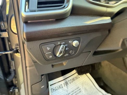 Used 2025 Audi Q5 e Prestige w/ Prestige Package image 11