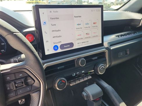 Used 2025 Toyota Tacoma TRD Sport image 23