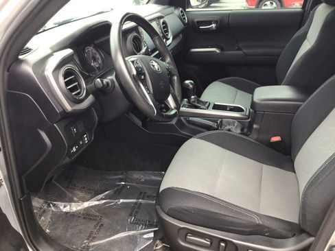 Used 2021 Toyota Tacoma TRD Sport w/ Technology Package image 18