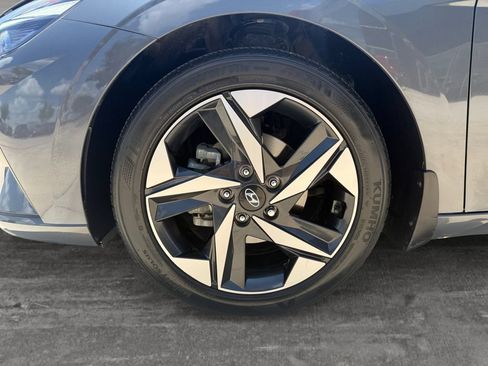 Used 2023 Hyundai Elantra SEL w/ Convenience Package FWD image 9