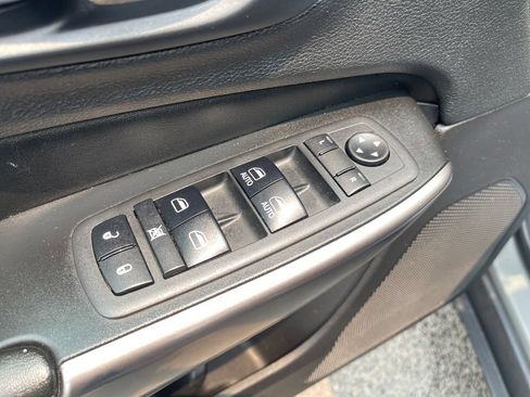 Used 2019 Jeep Cherokee Limited AWD/4WD image 13