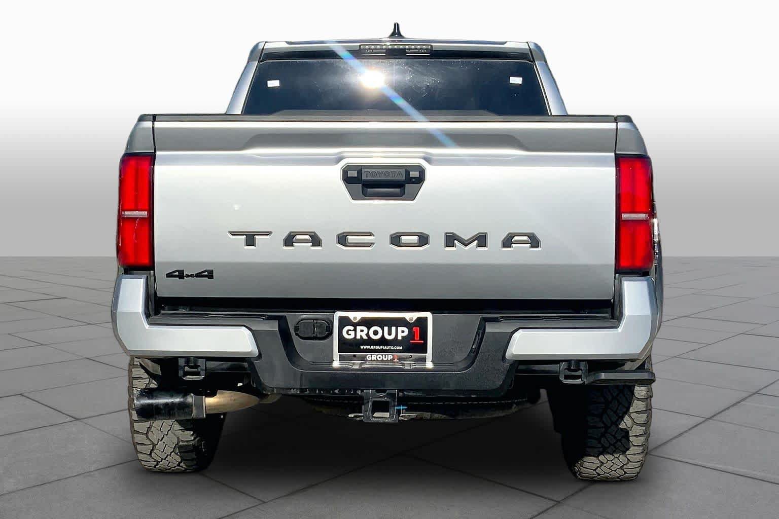 Used 2025 Toyota Tacoma TRD Sport AWD/4WD image 5