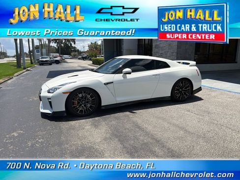 Used 2021 Nissan GT-R Premium AWD/4WD image 3