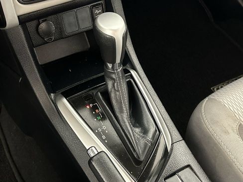 Used 2018 Toyota Corolla LE w/ Carpet Mat Package (TMS) FWD image 16