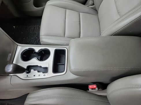 Used 2011 Jeep Grand Cherokee Laredo AWD/4WD image 11