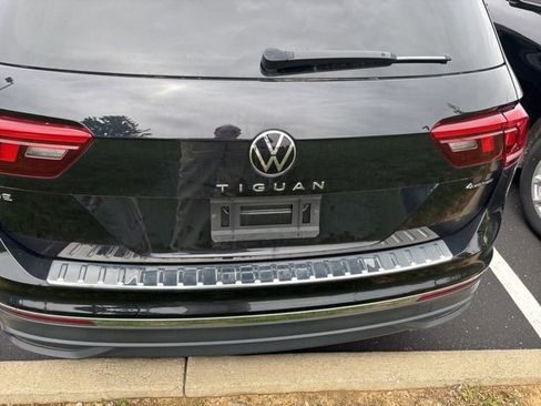 Used 2023 Volkswagen Tiguan SE w/ Panoramic Sunroof Package AWD/4WD image 5
