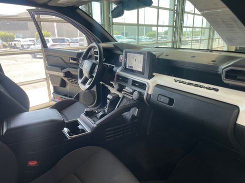 Used 2024 Toyota Tacoma TRD Off-Road AWD/4WD image 31