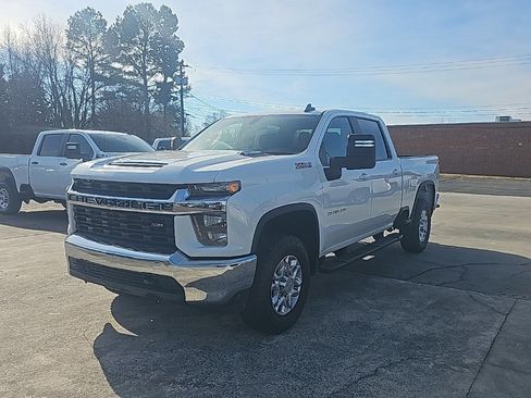 Used 2020 Chevrolet Silverado 2500 LT w/ Z71 Off-Road Package image 3