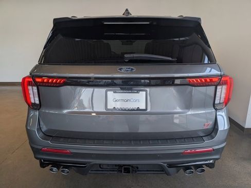 Used 2025 Ford Explorer ST image 4