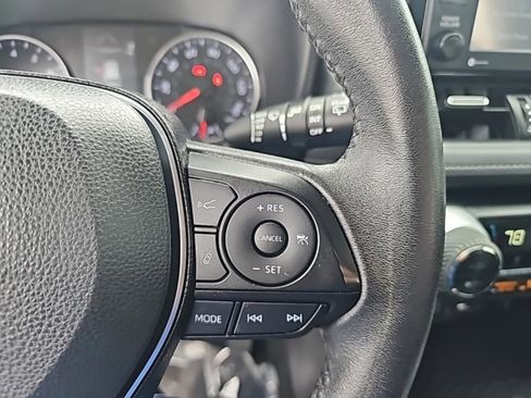 Used 2021 Toyota RAV4 XLE Premium image 20