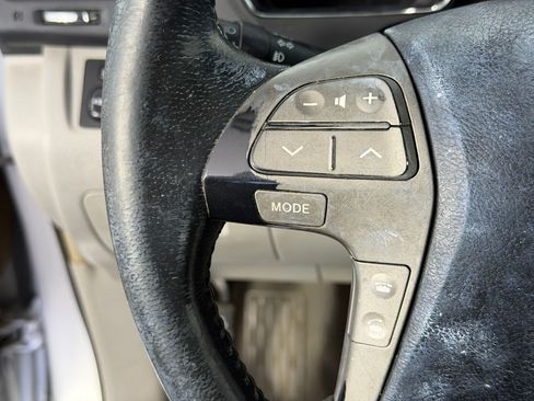 Used 2010 Toyota Highlander Limited FWD image 16