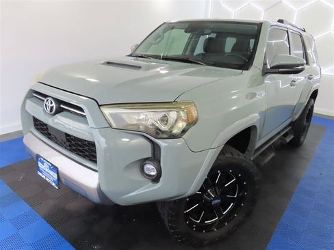 Used 2023 Toyota 4Runner TRD Off-Road Premium w/ Moonroof Package AWD/4WD image 4