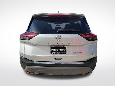 Used 2022 Nissan Rogue SV image 4