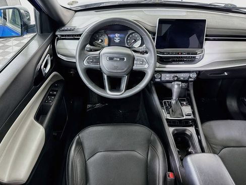 Used 2023 Jeep Compass Limited w/ Sun and Sound Group AWD/4WD image 4
