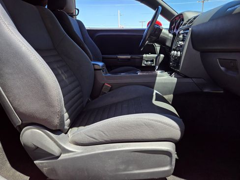 Used 2014 Dodge Challenger SXT RWD image 9