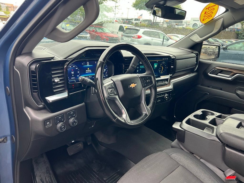 Used 2024 Chevrolet Silverado 1500 LT AWD/4WD image 18