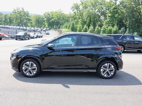 Used 2023 Hyundai Kona Limited w/ Cargo Package FWD image 4