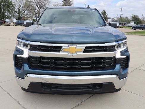 Used 2024 Chevrolet Silverado 1500 LT AWD/4WD image 3