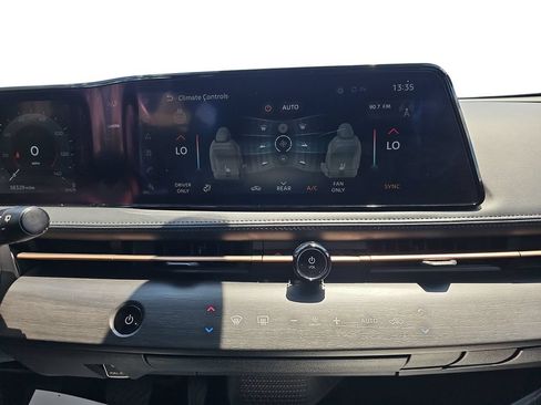 Used 2023 Nissan Ariya AWD image 24