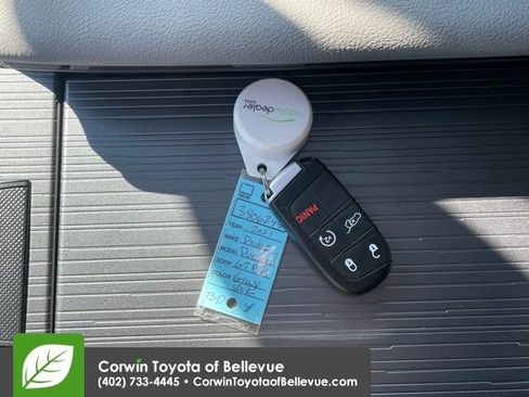 Used 2025 Toyota Sienna XLE image 23