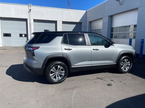 New 2025 Chevrolet Equinox LT image 9